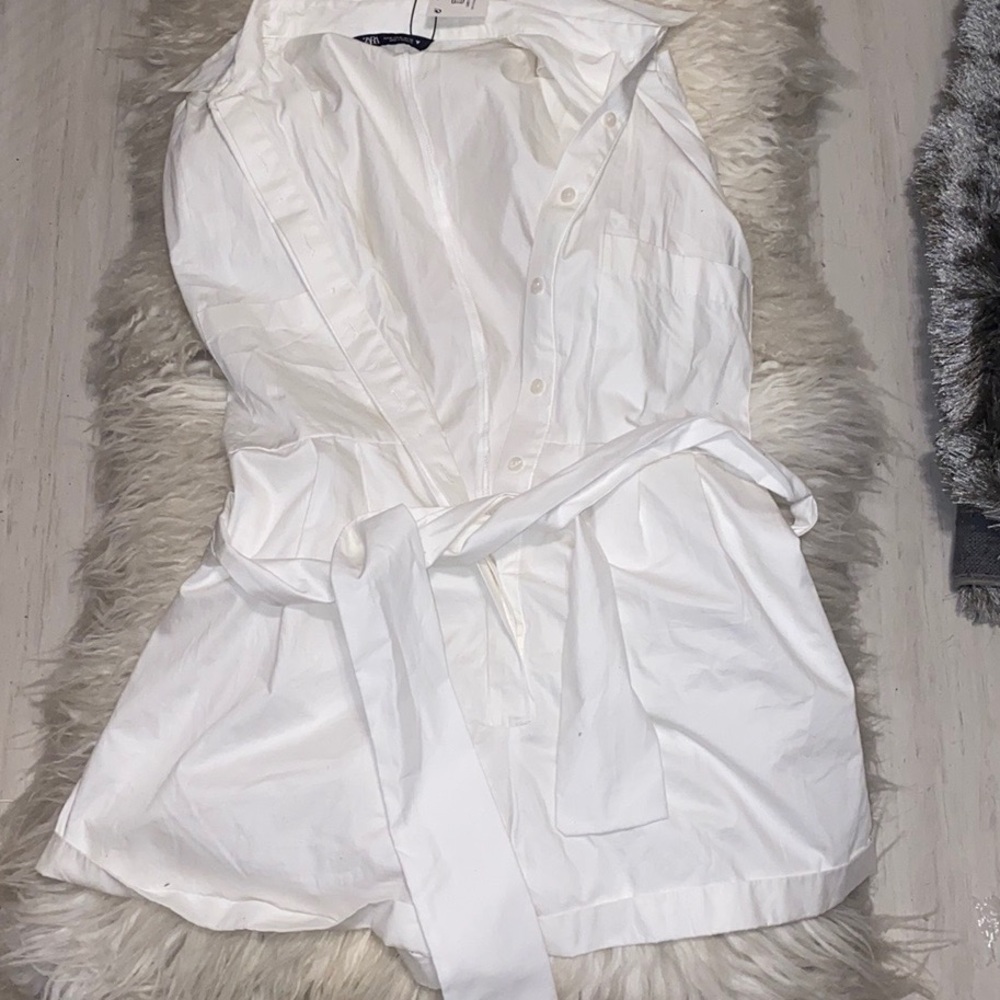 All white short jumper